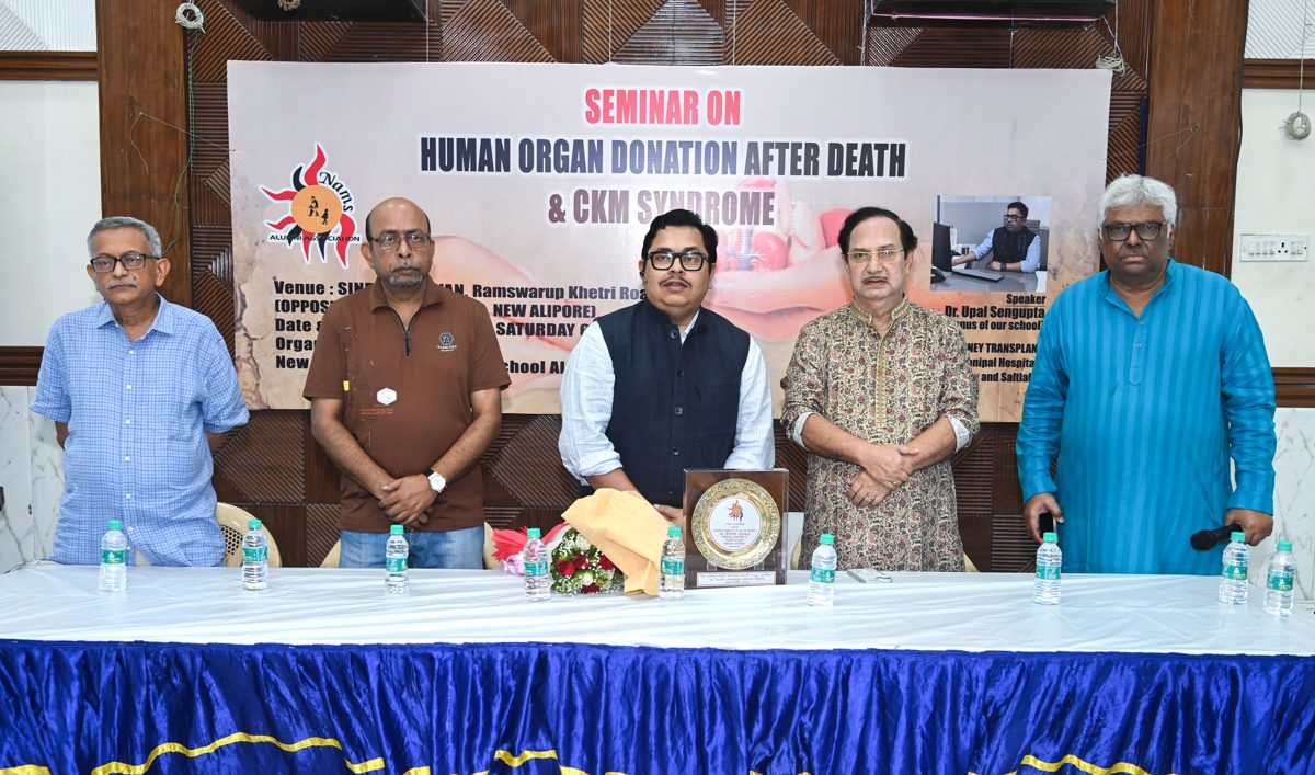 নামসার পক্ষ থেকে ডা. উপল সেনগুপ্তকে সংবর্ধনা